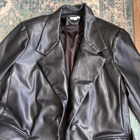 Faux leather blazer - Picture 4 of 4